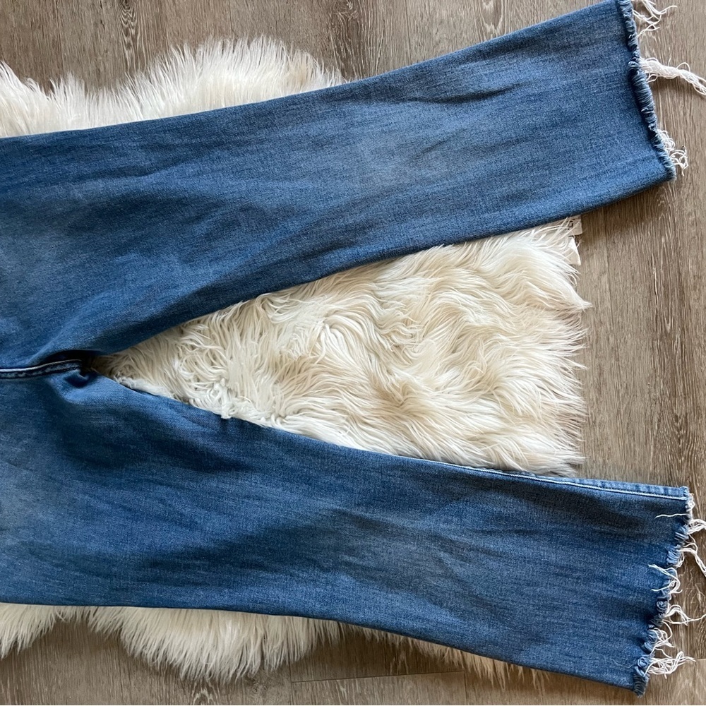 Driftwood Roxy cropped jean. Raw hem. Light blue denim. EUC. Size 30. - Picture 8 of 11